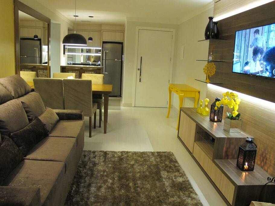 Sala de estar com lareira para você relaxar!