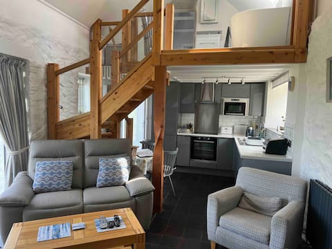 Ty Gwyn - Private Cottage by the sea