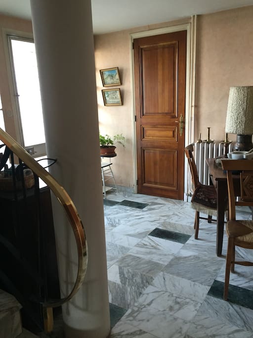 Entrée au RDC de la villa. (2ème entrée à l'étage)