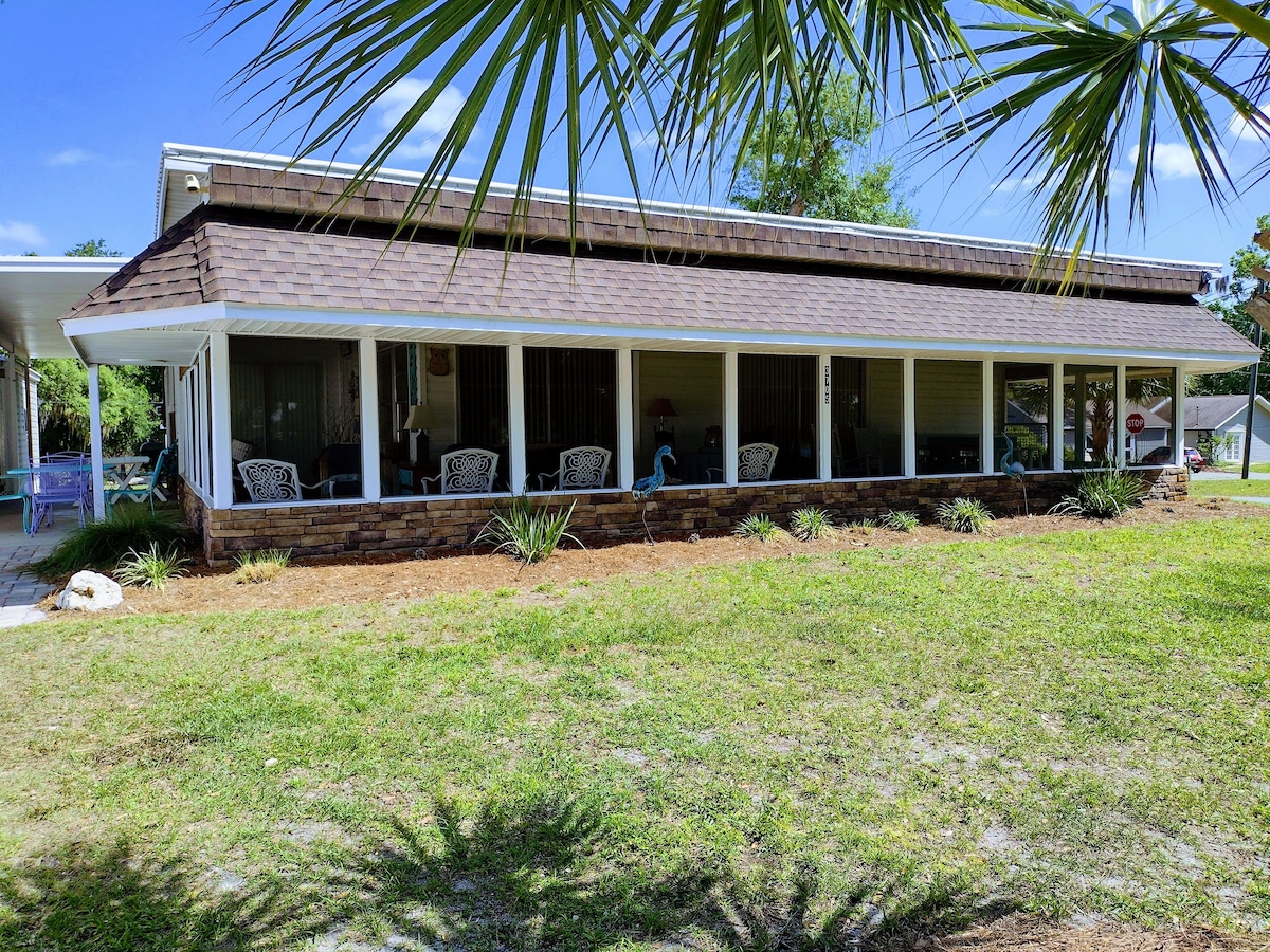Serenity at the Lake *Lake Access* Houses for Rent in Hernando