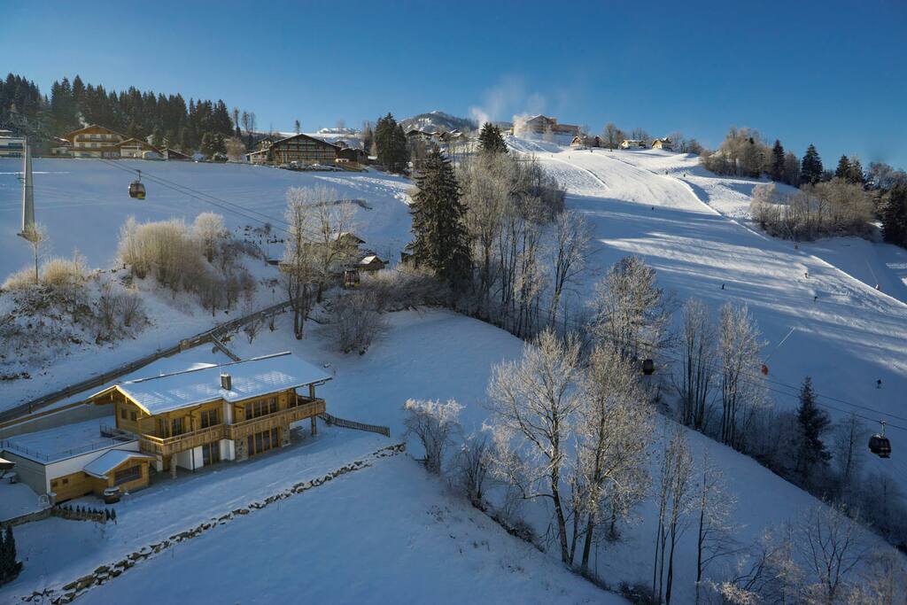 Vom Chalet aus direkt auf die Skipisten der Planai und Hochwurzen.