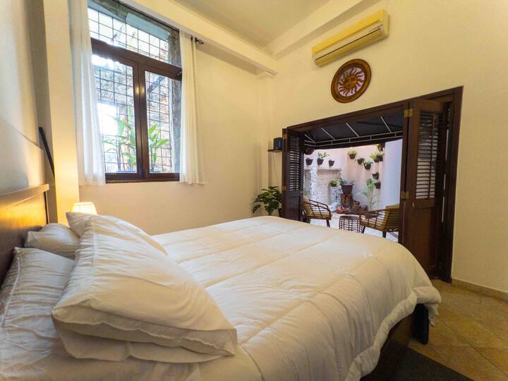 Beautiful Colonial Apartment with Inland Terrace — 1 bedroom vacation rental in Panamá