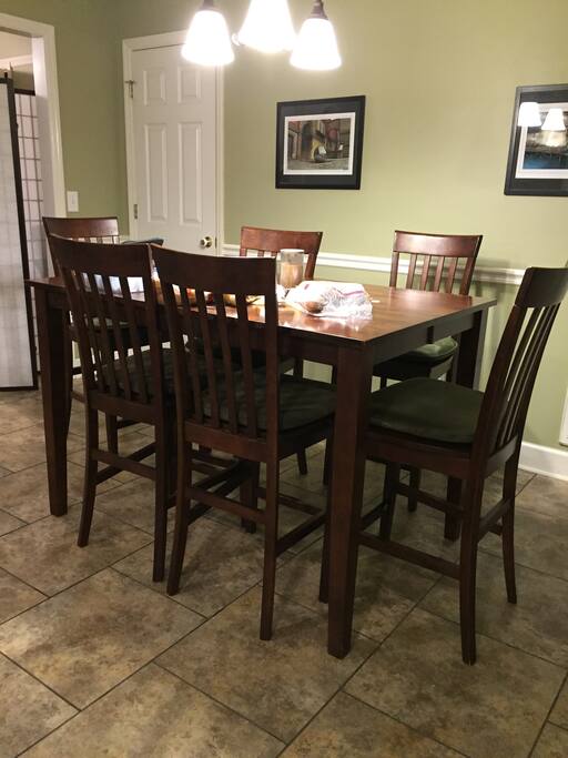 Kitchen eating area