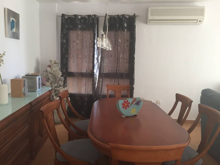 MESA AMPLIA PARA COMER