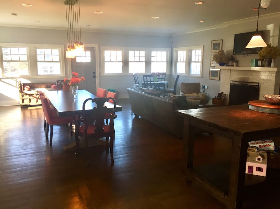 An open, light filled first floor, allows for large gatherings.