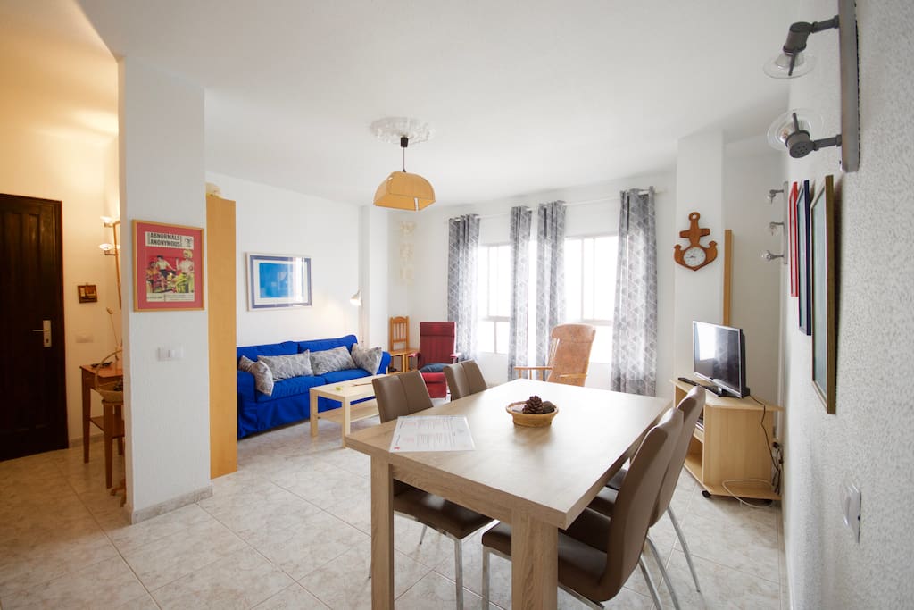 Big and comfortable dinning table
