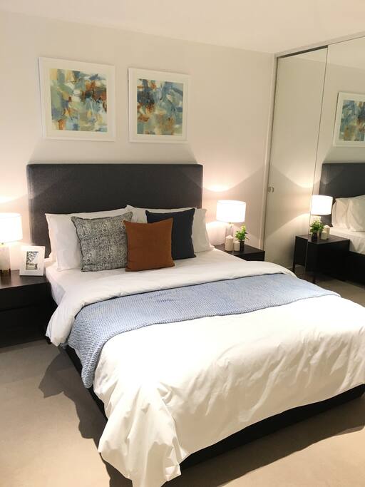 Main bedroom - Queen size bed