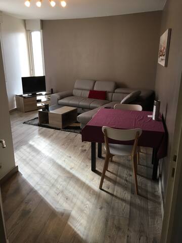 T2, parking, very quiet, near downtown