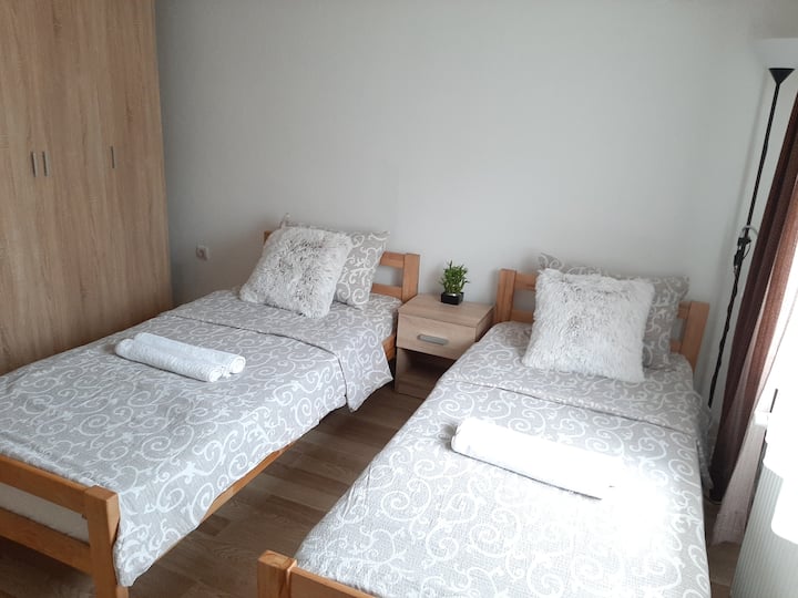 Dormitorio con 3 camas individuales 