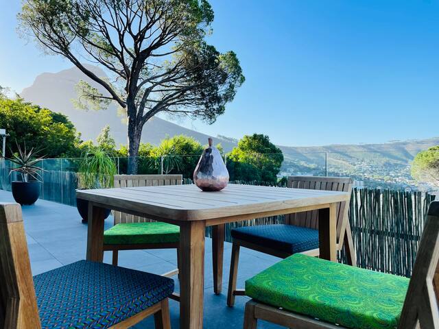 Luxury Villa Higgovale 360° Views | solar backup gallery image 5