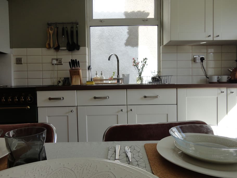 Kitchen/Diner: The kitchen is traditional, yet modern looking, much like the rest of the house.