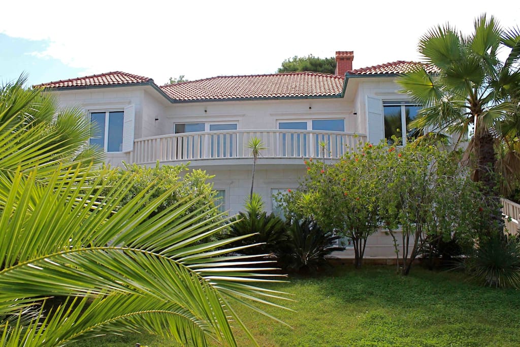 The apartments are located in a nice Villa With Sea View