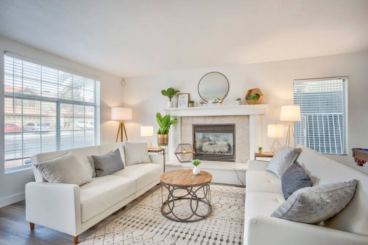 HUGE Big Family 6 bed Pool Home10min Vegas Strp! gallery image 2