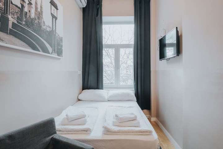 No. 1 BRAND NEW DOWNTOWN ROOM WITH BATHROOM