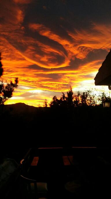 Es que hay atardeceres únicos y mágicos. preciosa foto hecha desde la terraza de mi casita
