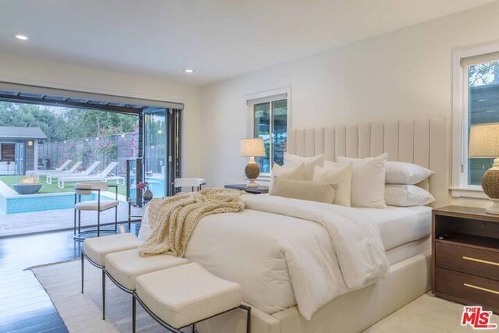 Your Own Private RESORT!🏝9BR/10BA Gated Compound✰ gallery image 4