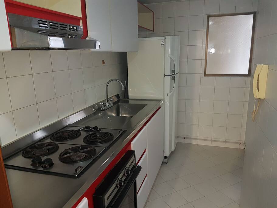 estufa, horno, nevera vajilla utensilios necesarios