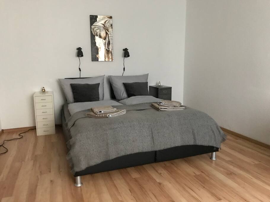 Bett 1,60 m