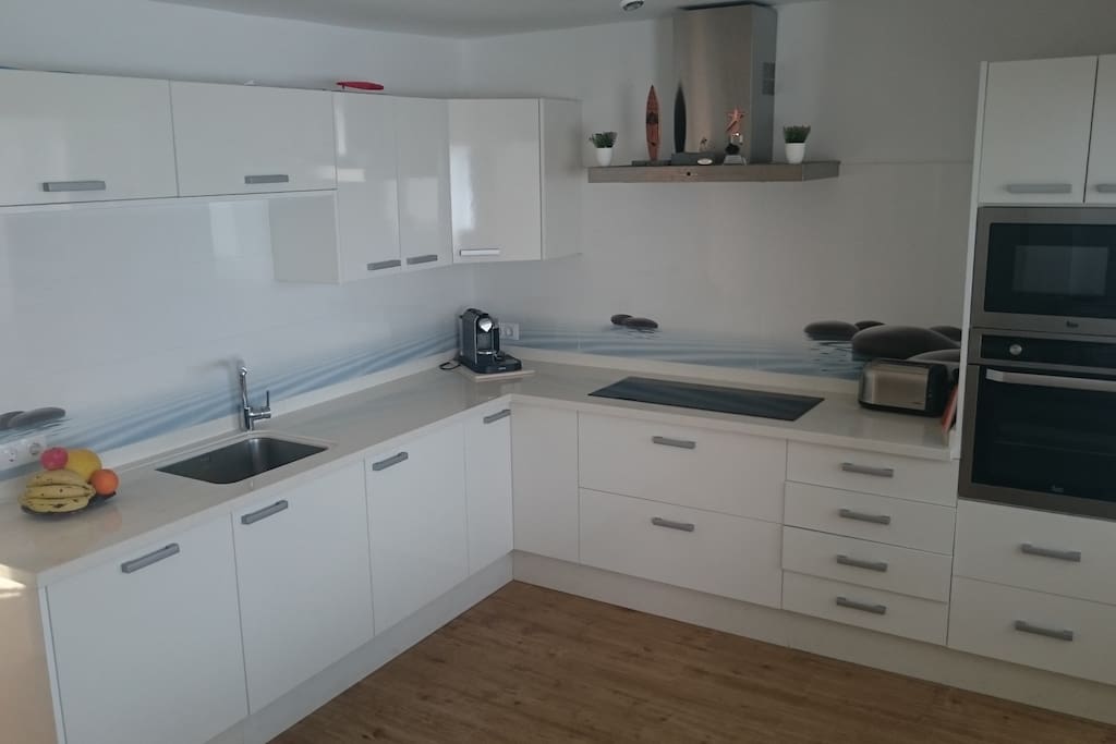 Fully equipped, modern and spacious kitchen