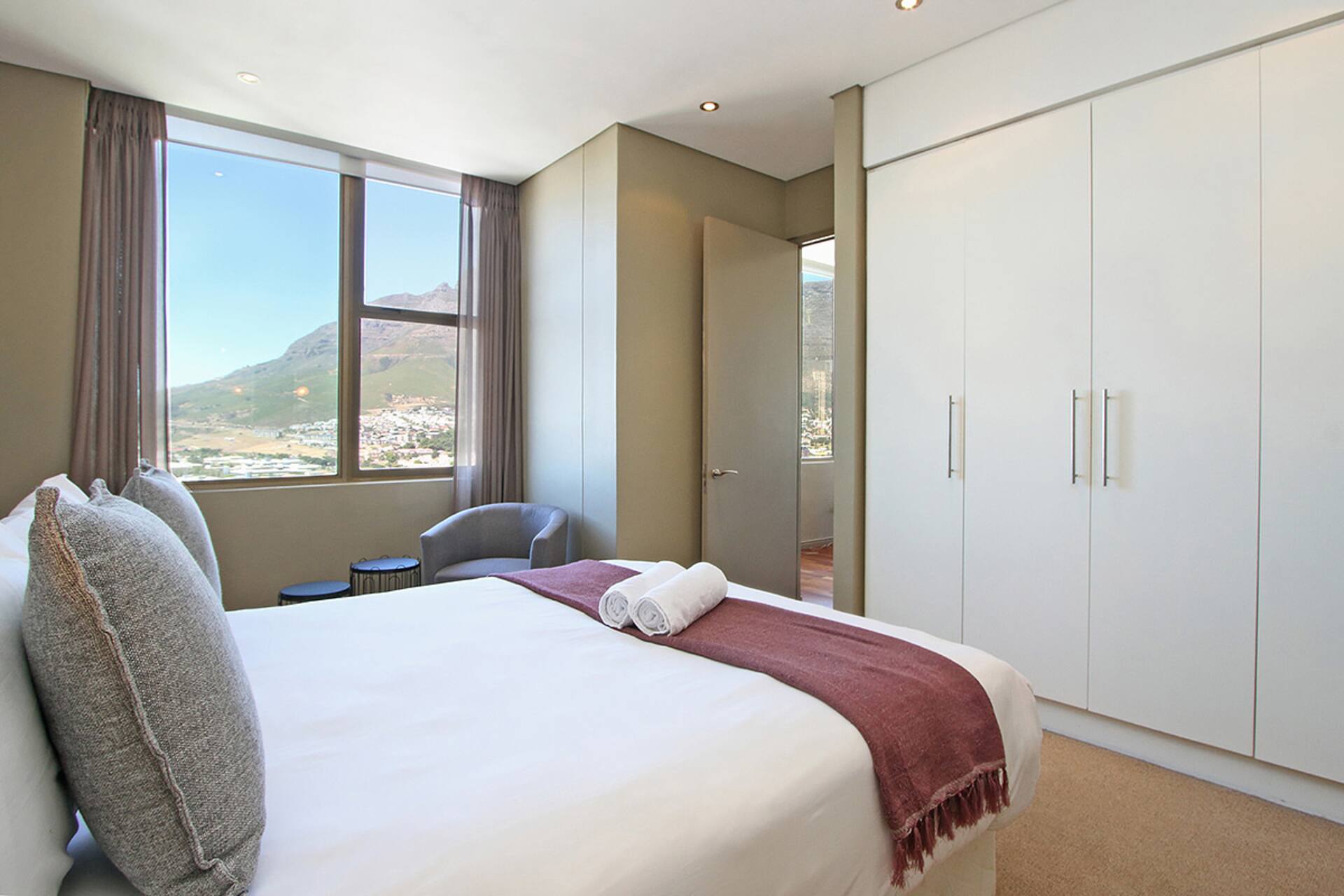 Spacious 3 Bedroom Family Apartment In Cape Town — photo 2