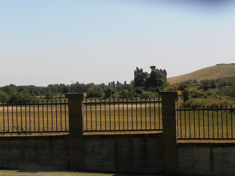 Il vicino "Sito archeologico romano".