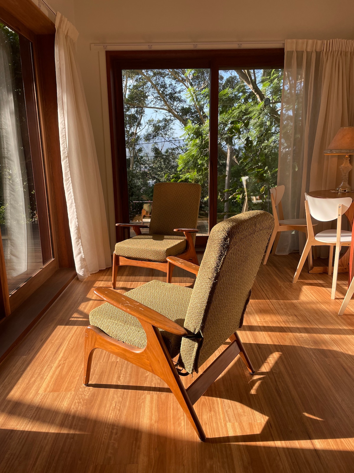 Popular Airbnb listing: Tranquil One bedroom Garden Apartment in Wollongong City Council