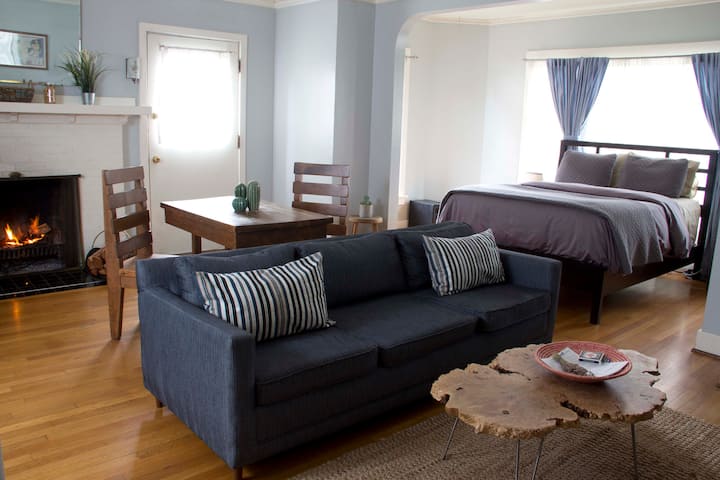 Private King Studio W/fireplace In Great Location! - Portland, OR