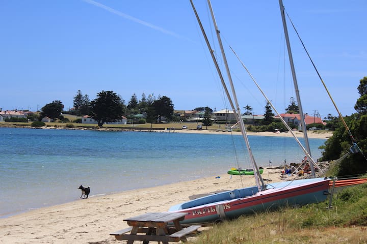 Waterfront – absolute beach frontage -pet friendly