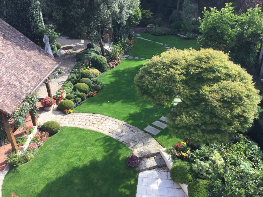 Le jardin vu de votre chambre.