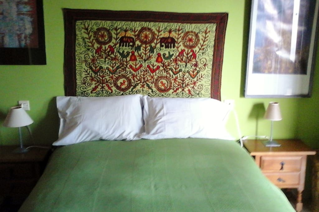 Habitación con cama doble