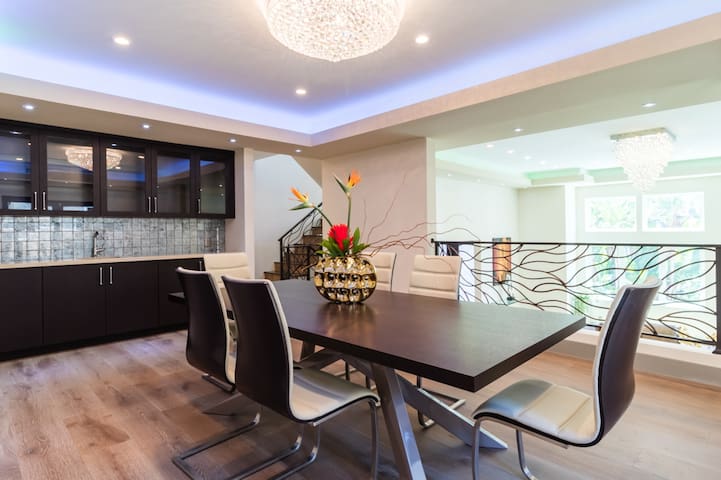 Hollywood Hills Tri-Level Luxury gallery image 3