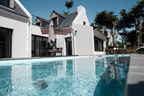 New villa with pool and hot tub, sleeps 18
