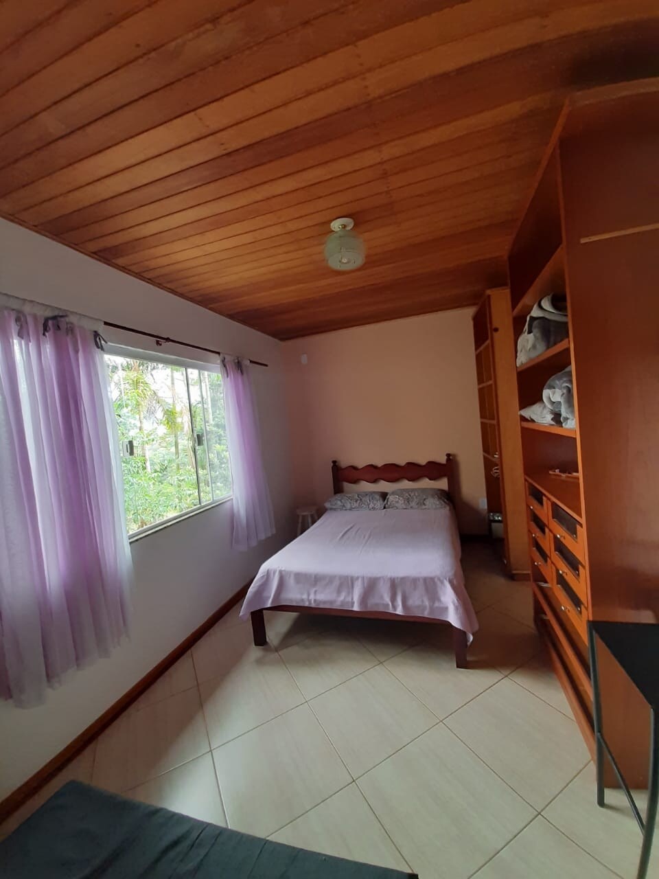 ห้องนอนใหญ่พร้อมห้องน้ำในตัว