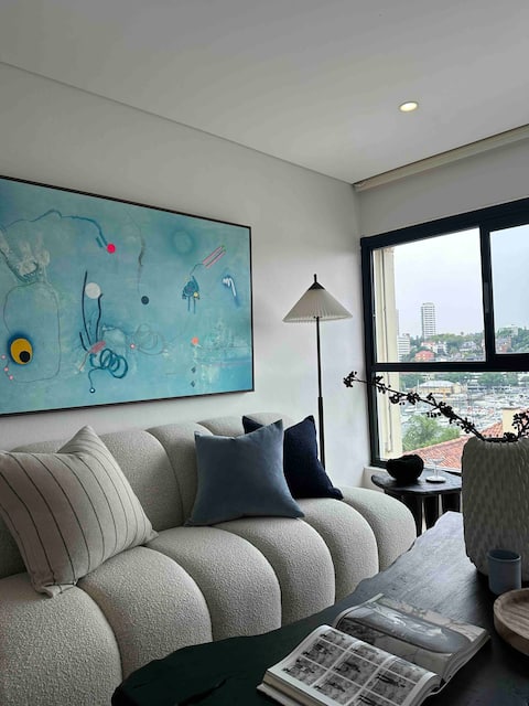 Popular Airbnb listing: Chic Sydney Stay: Water Views & Rooftop Pool in Elizabeth Bay