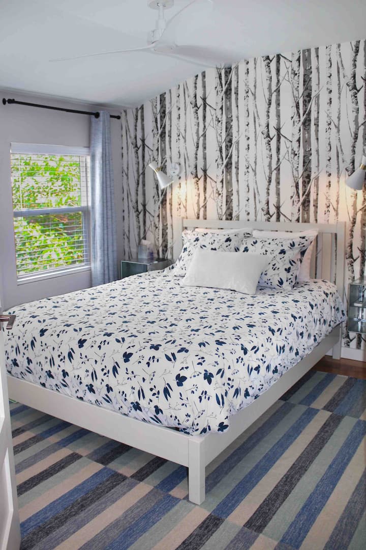 Pohodlná posteľ, kvalitná posteľná bielizeň zo 100% bavlny. Vankúše sa pravidelne vymieňajú.