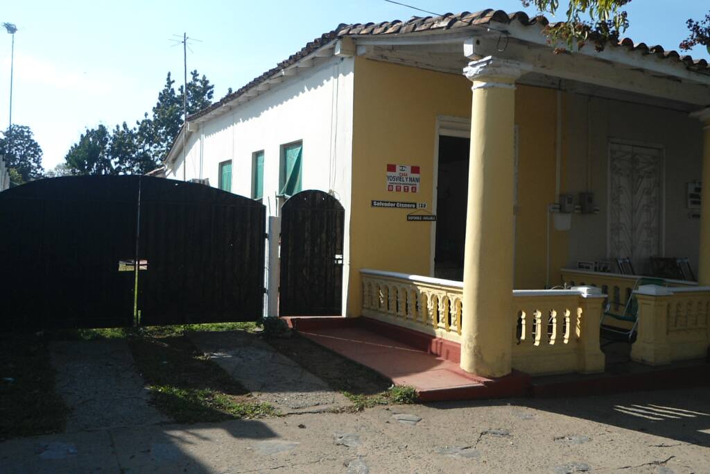 Parqueo Lateral