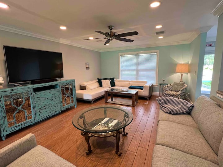 Private Living In The Estates - Jupiter, FL