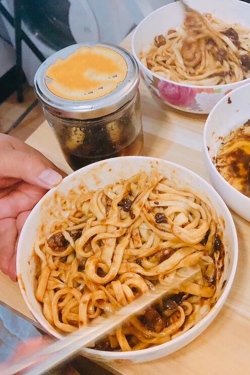 Show full-screen, host-provided image