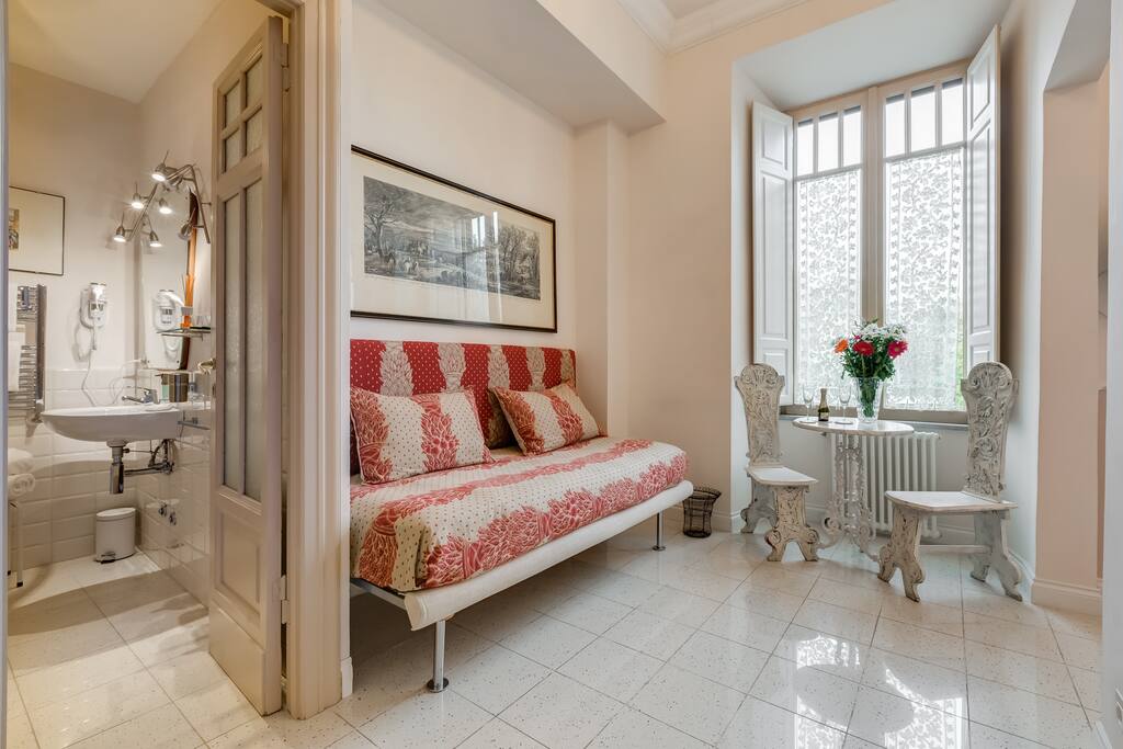 SUPERIOR TRIPLE SUITE