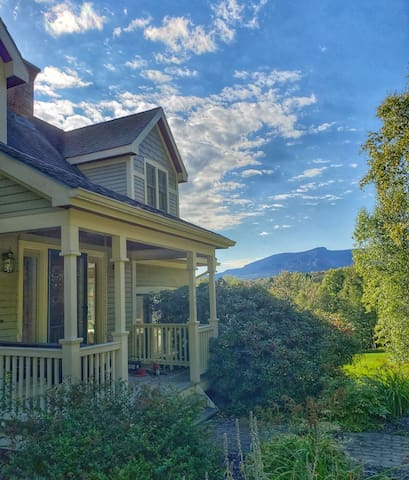 Stunning Mountain Views in Stowe! Hot Tub!