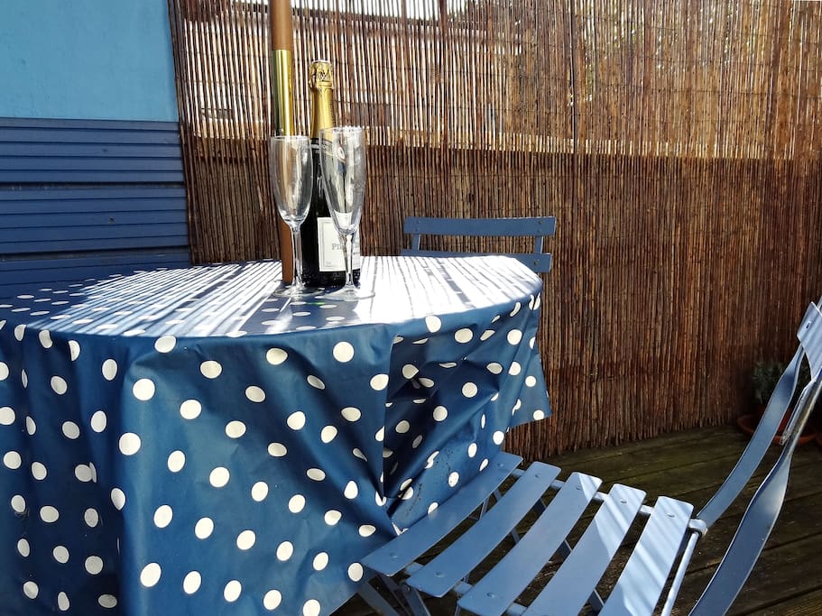 Time for an aperitif? Where else if not Stanley!