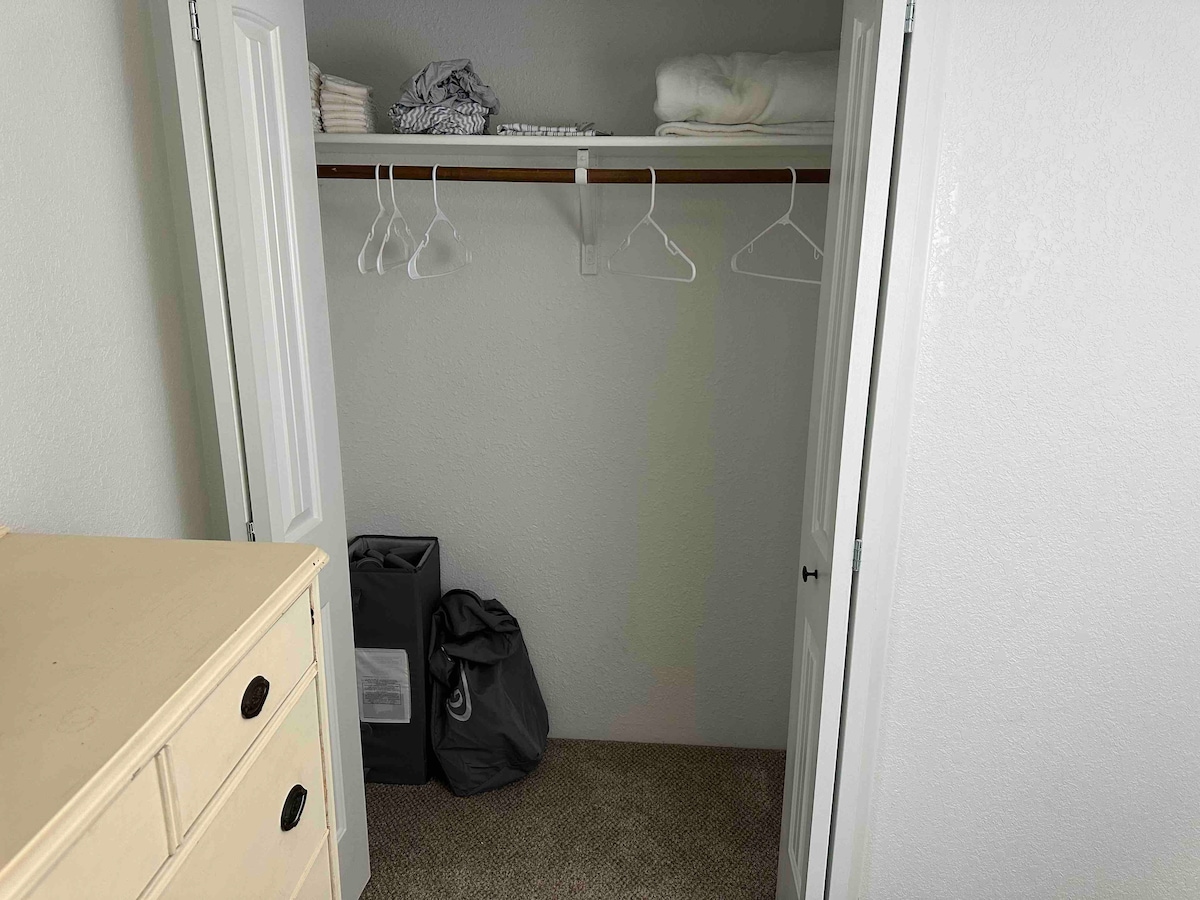 แพ็คและเล่นกับผ้าปูที่นอน 