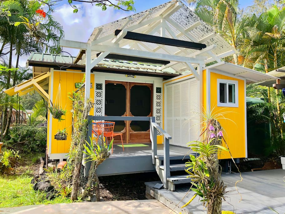 View the garden and ocean from your personal lanai