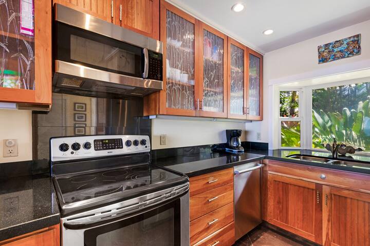 Charming 3 Bedroom Oceanfront in Puamana – Lahaina gallery image 3