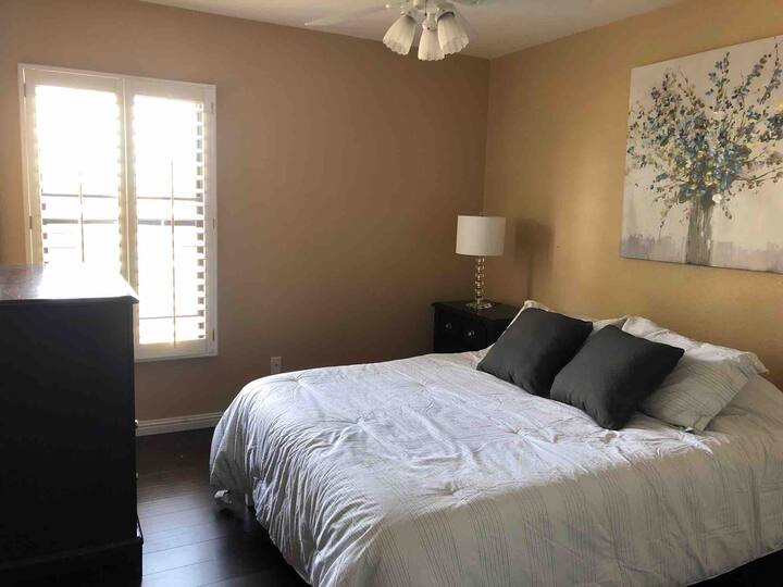 Спална соба 2 – брачен душек од пена (широк 150 – 179 см)