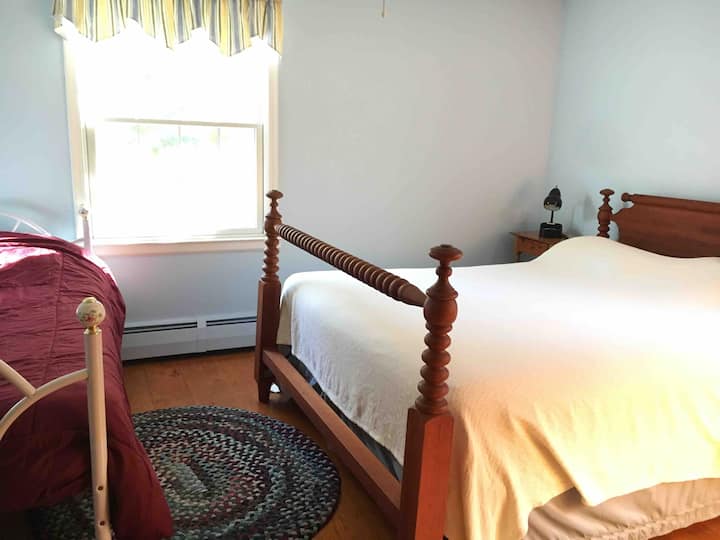 ชั้นแรกห้องนอน 1: จำนวนการนอนขนาดควีนไซส์และเตียงคู่