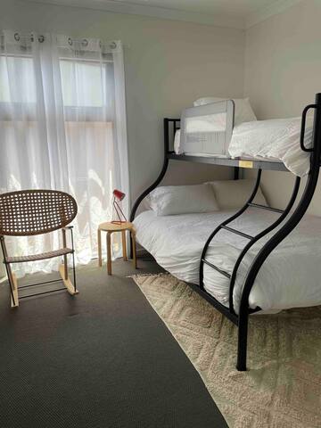 Live like a local – Torquay gallery image 5