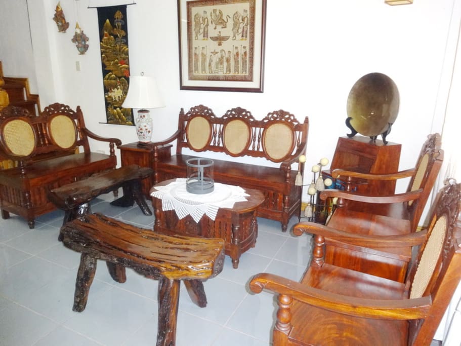 Unique hardwood furnitures of the living room