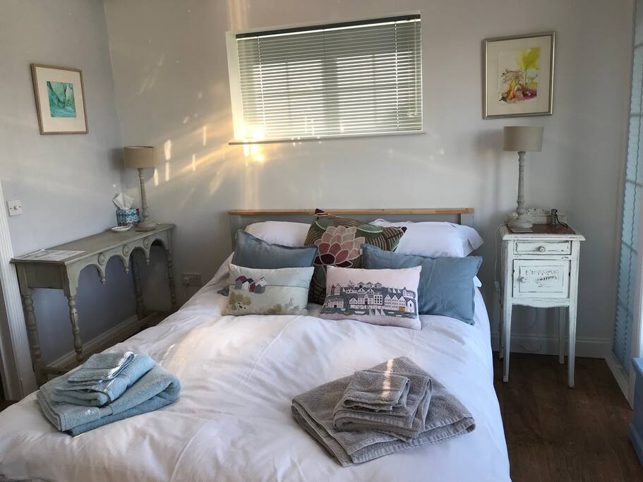 Comfy king sized bed