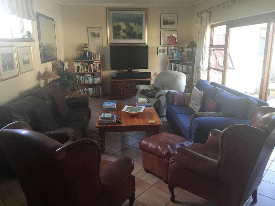 Guest Lounge where you can watch TV, surf the Internet of just relax & read quietly......